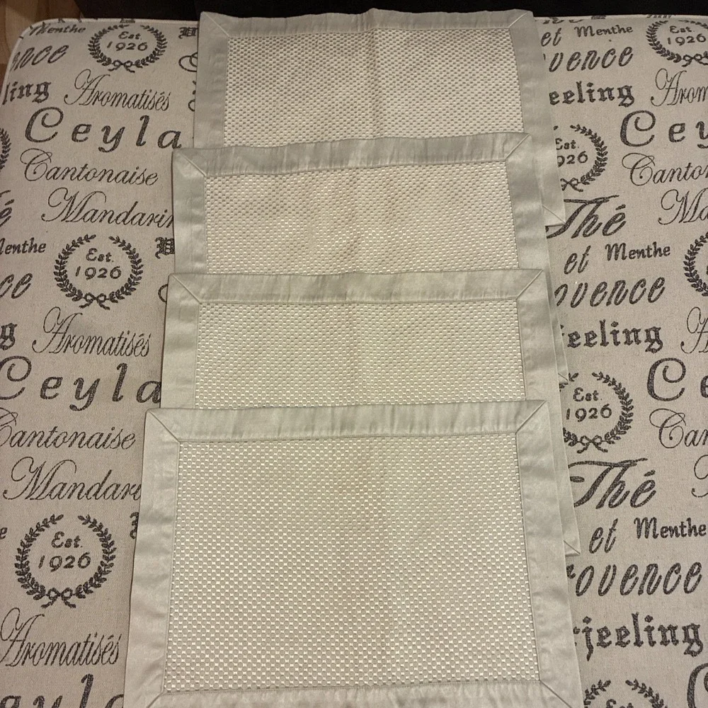Waterford Crosshaven Cream Colored Placemat Set Of‎ 4